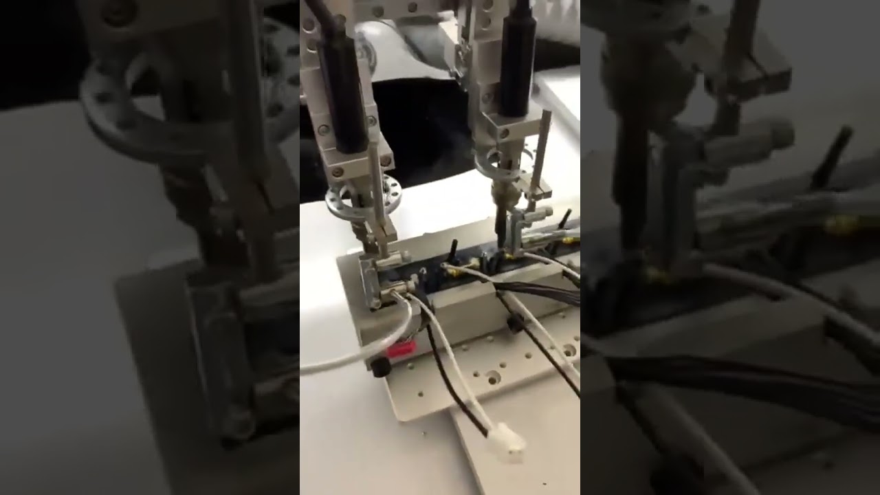 Mesin Pateri Automatik 4 Paksi Dua Stesen dengan Kepala Pateri Pneumatik Berkembar – Untuk Harness Talian Motor